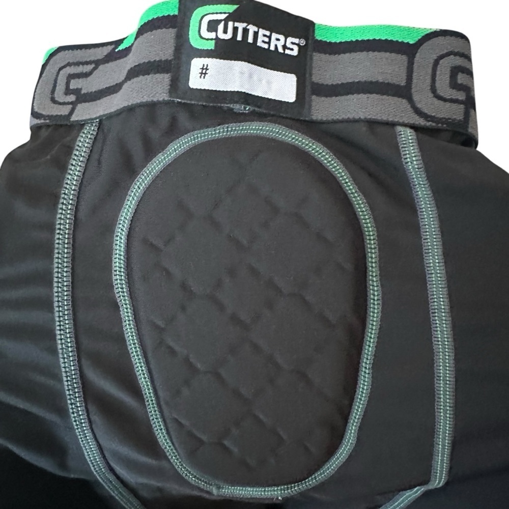 Cutters Rev Impact 5 Pad Football Shorts With Hard Cap Men’s X-Large Black/Camo - Picture 4 of 11